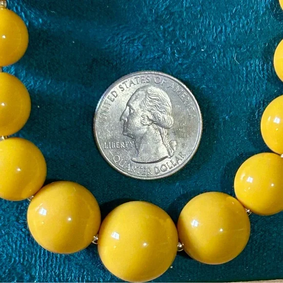Vibrant Vintage Yellow Beaded Necklace - Picture 5 of 6
